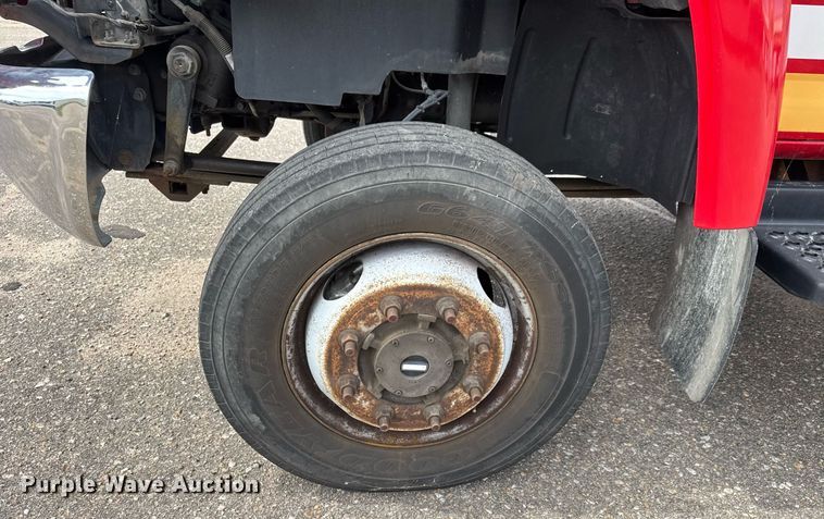 image for item EO0665 2009 Chevrolet C5500 Crew Cab utility / service truck