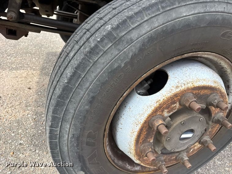 image for item EO0665 2009 Chevrolet C5500 Crew Cab utility / service truck