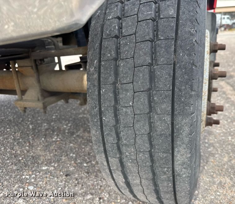 image for item EO0665 2009 Chevrolet C5500 Crew Cab utility / service truck