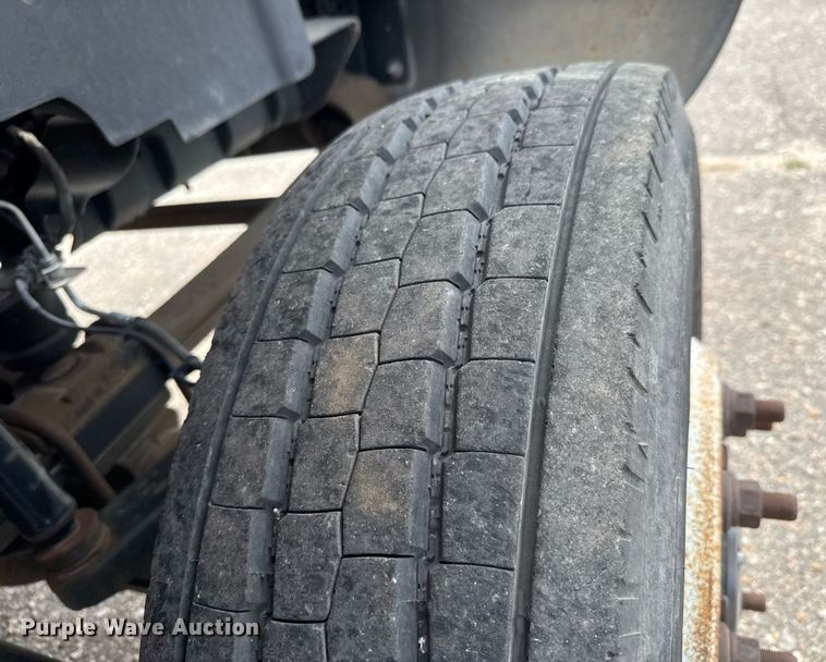 image for item EO0665 2009 Chevrolet C5500 Crew Cab utility / service truck