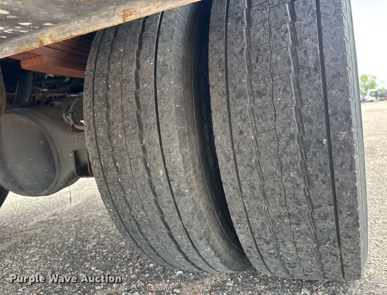 image for item EO0665 2009 Chevrolet C5500 Crew Cab utility / service truck