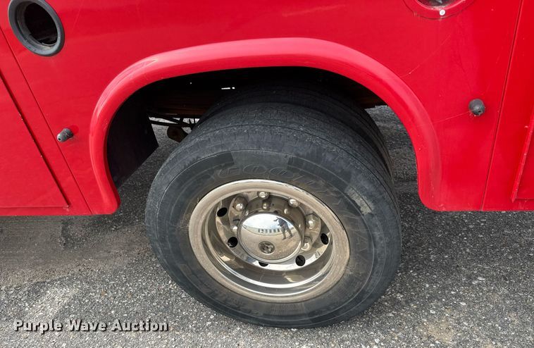 image for item EO0665 2009 Chevrolet C5500 Crew Cab utility / service truck