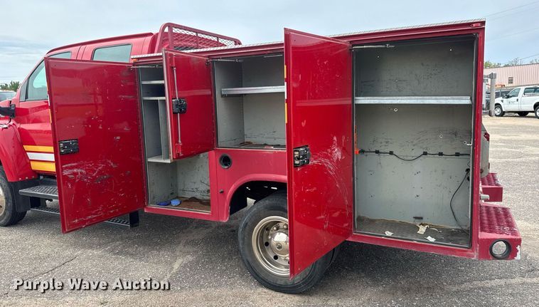 image for item EO0666 2009 Chevrolet C5500 Crew Cab utility / service truck