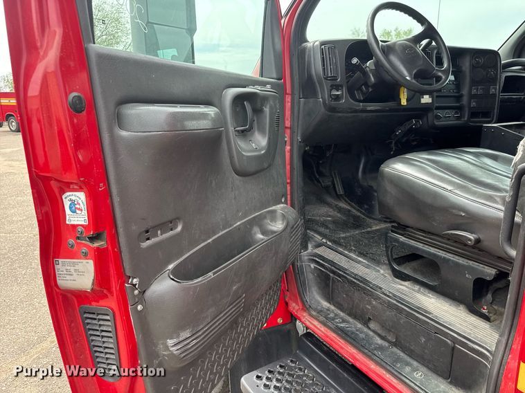 image for item EO0666 2009 Chevrolet C5500 Crew Cab utility / service truck