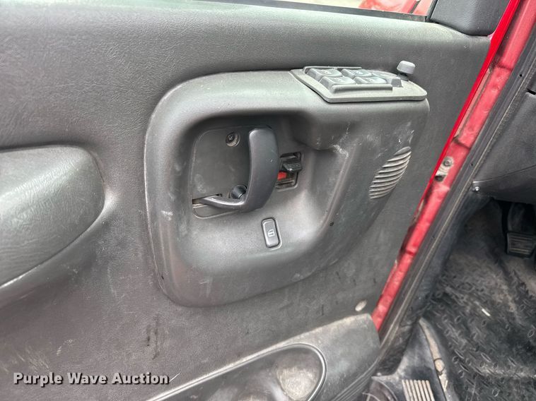 image for item EO0666 2009 Chevrolet C5500 Crew Cab utility / service truck