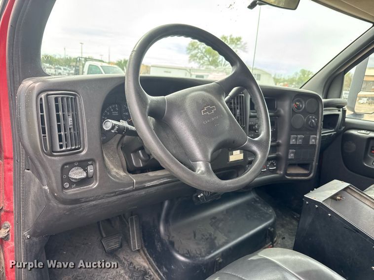 image for item EO0666 2009 Chevrolet C5500 Crew Cab utility / service truck
