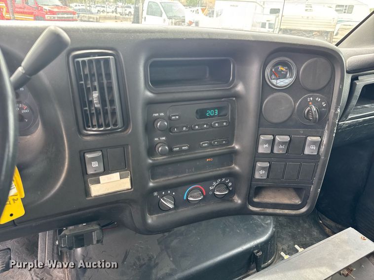 image for item EO0666 2009 Chevrolet C5500 Crew Cab utility / service truck