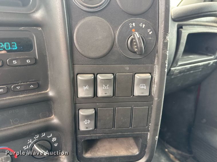 image for item EO0666 2009 Chevrolet C5500 Crew Cab utility / service truck