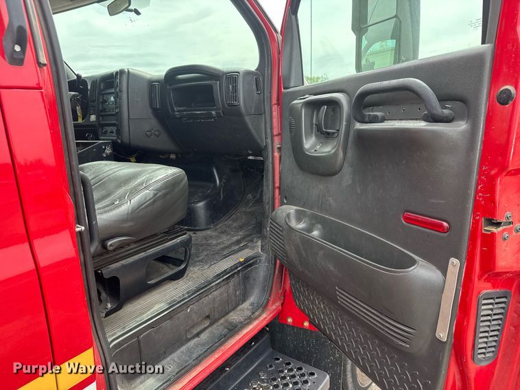 image for item EO0666 2009 Chevrolet C5500 Crew Cab utility / service truck