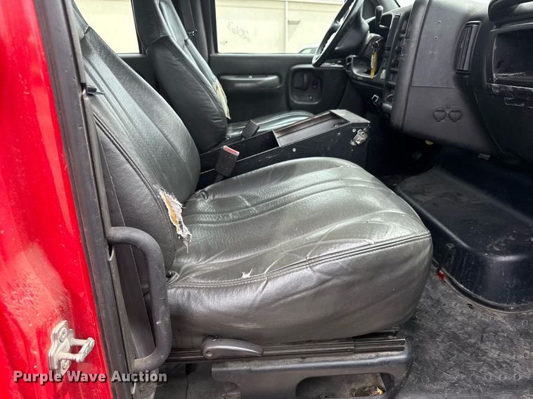 image for item EO0666 2009 Chevrolet C5500 Crew Cab utility / service truck