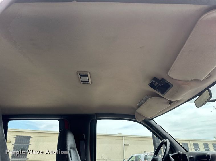 image for item EO0666 2009 Chevrolet C5500 Crew Cab utility / service truck