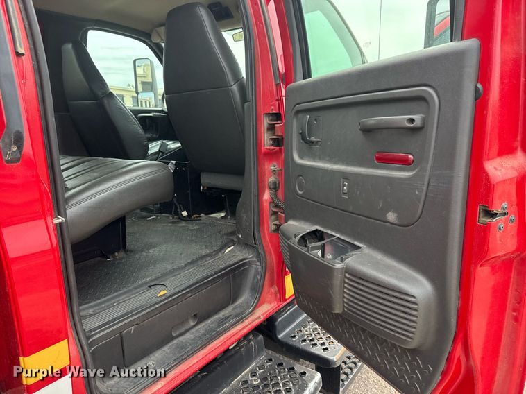 image for item EO0666 2009 Chevrolet C5500 Crew Cab utility / service truck