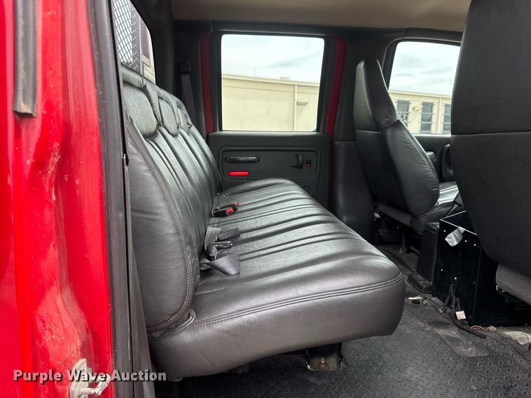 image for item EO0666 2009 Chevrolet C5500 Crew Cab utility / service truck