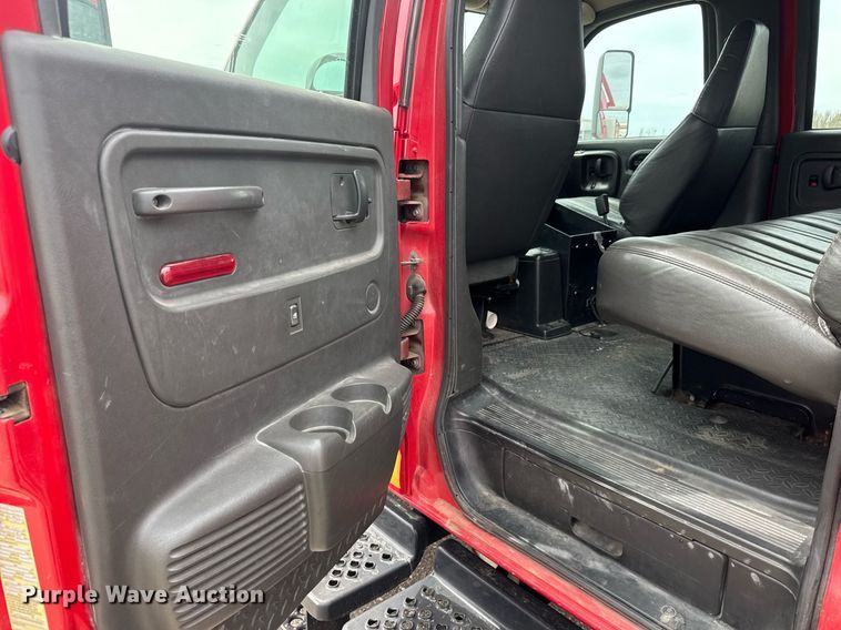 image for item EO0666 2009 Chevrolet C5500 Crew Cab utility / service truck