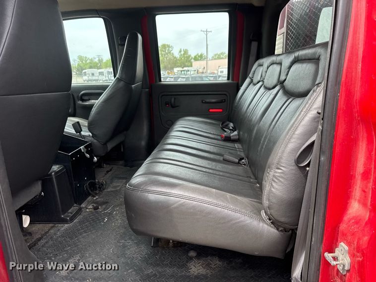image for item EO0666 2009 Chevrolet C5500 Crew Cab utility / service truck