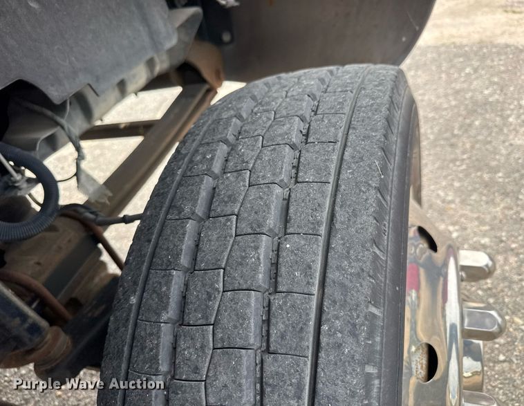 image for item EO0666 2009 Chevrolet C5500 Crew Cab utility / service truck