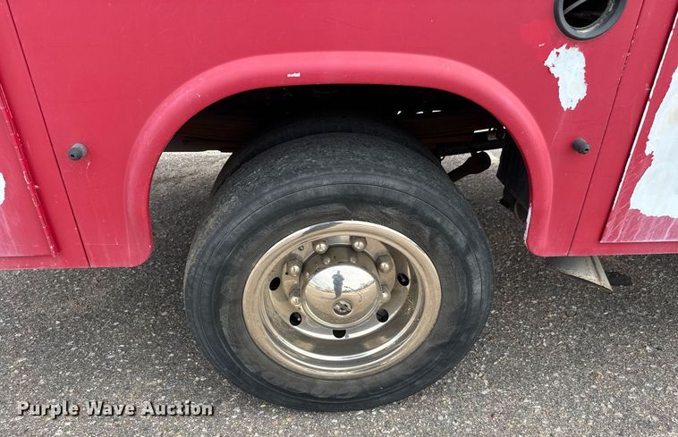 image for item EO0666 2009 Chevrolet C5500 Crew Cab utility / service truck