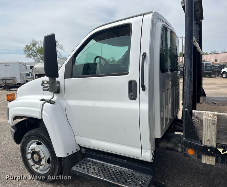 image for item EO0667 2005 Chevrolet  C4500 flatbed truck