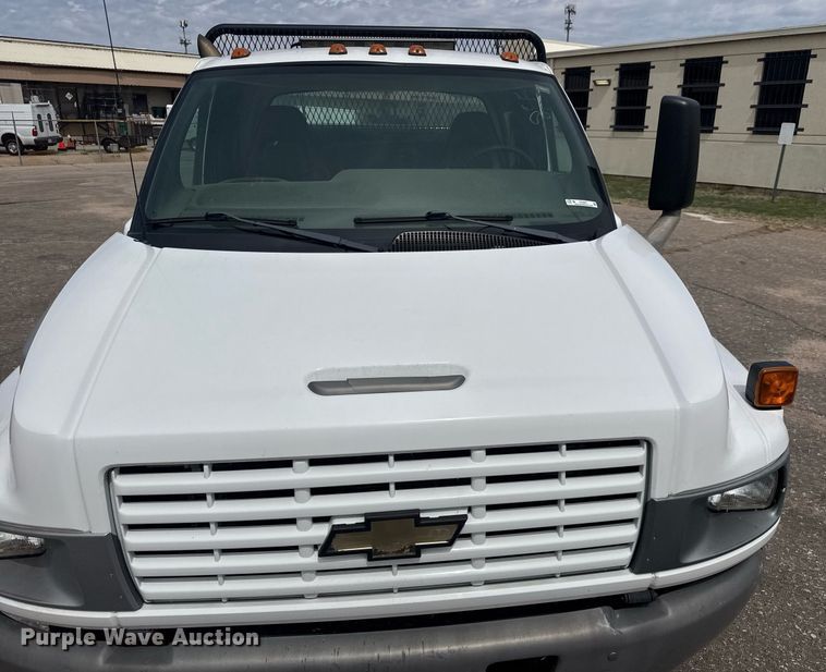 image for item EO0667 2005 Chevrolet  C4500 flatbed truck