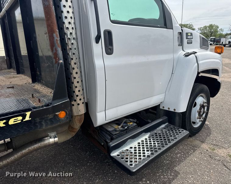 image for item EO0667 2005 Chevrolet  C4500 flatbed truck