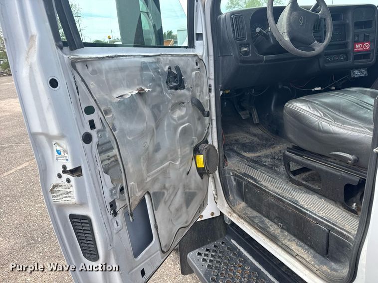 image for item EO0667 2005 Chevrolet  C4500 flatbed truck