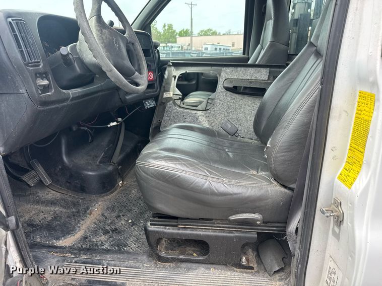 image for item EO0667 2005 Chevrolet  C4500 flatbed truck