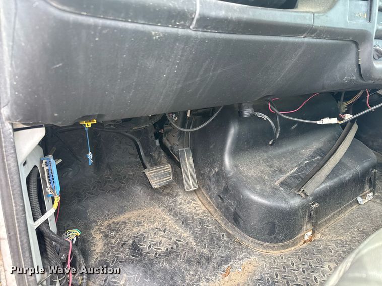 image for item EO0667 2005 Chevrolet  C4500 flatbed truck