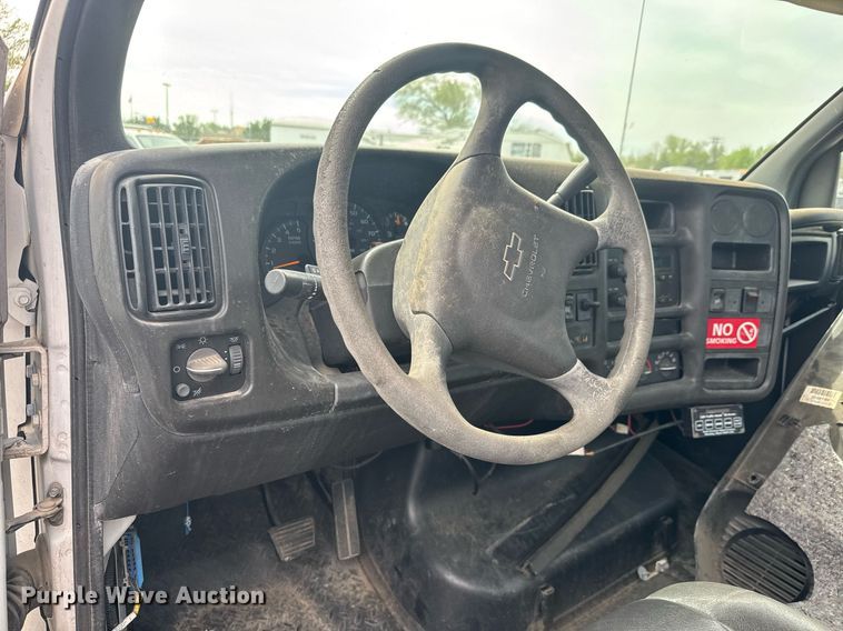 image for item EO0667 2005 Chevrolet  C4500 flatbed truck