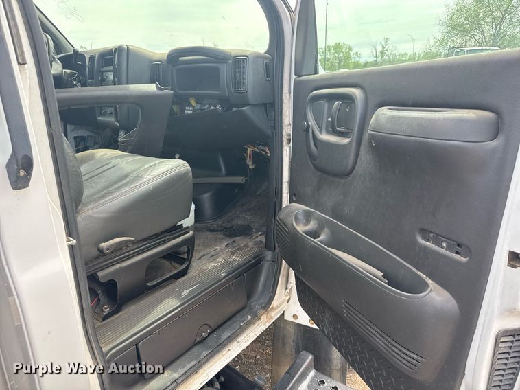 image for item EO0667 2005 Chevrolet  C4500 flatbed truck