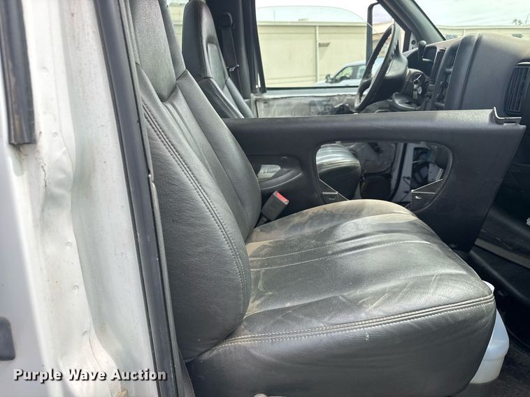 image for item EO0667 2005 Chevrolet  C4500 flatbed truck