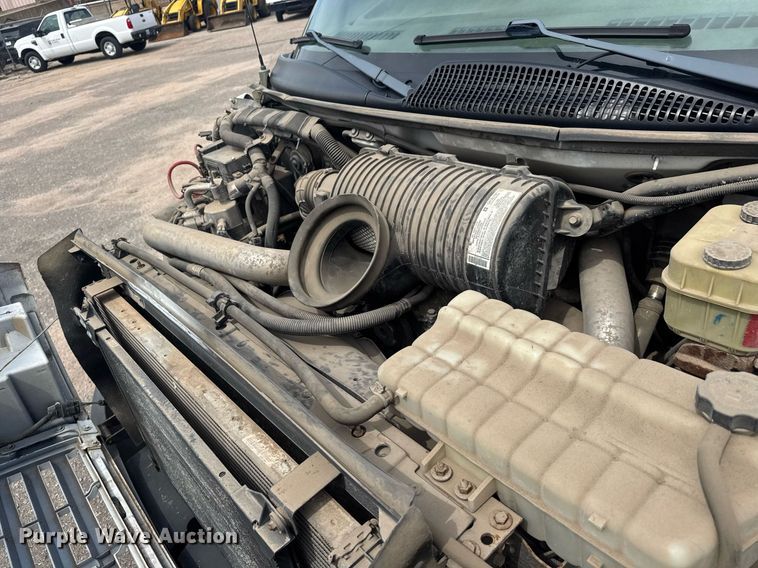 image for item EO0667 2005 Chevrolet  C4500 flatbed truck