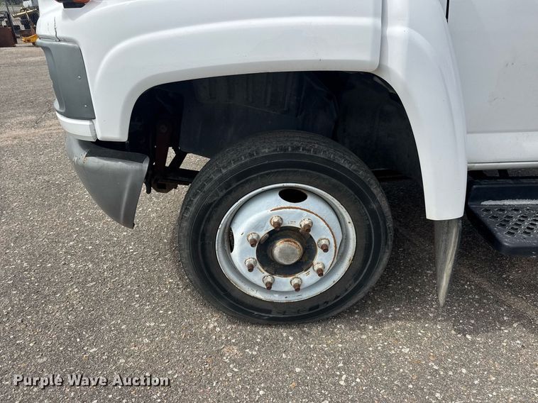 image for item EO0667 2005 Chevrolet  C4500 flatbed truck