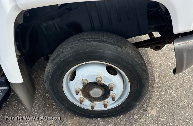 image for item EO0667 2005 Chevrolet  C4500 flatbed truck