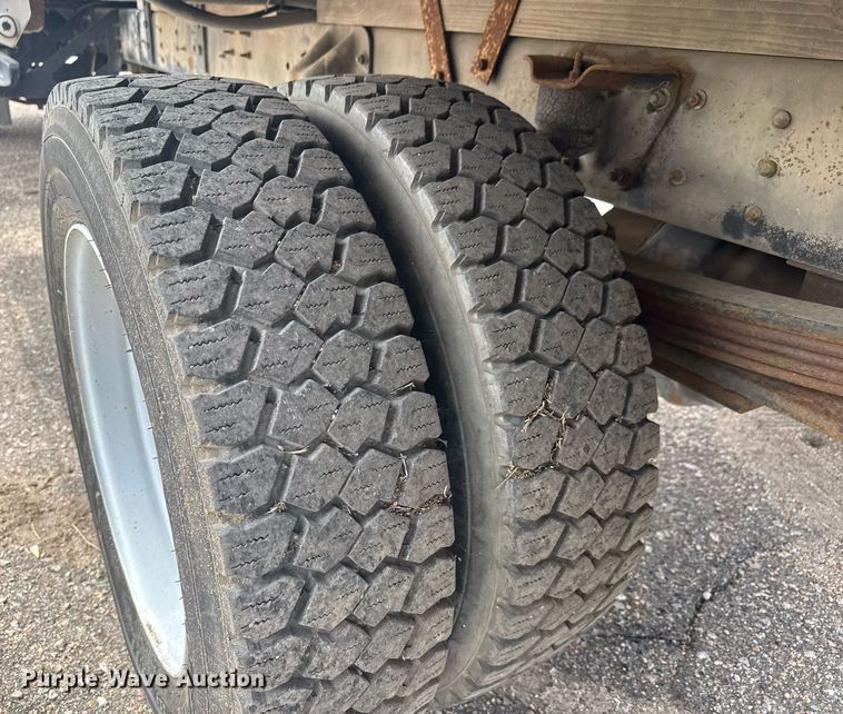 image for item EO0667 2005 Chevrolet  C4500 flatbed truck