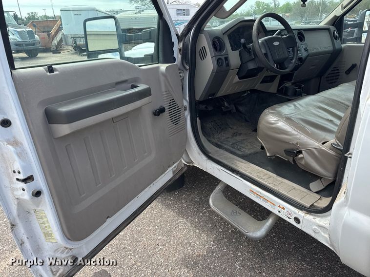 image for item EO0668 2008 Ford F450 Super Duty flatbed truck