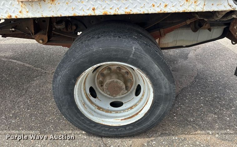 image for item EO0668 2008 Ford F450 Super Duty flatbed truck