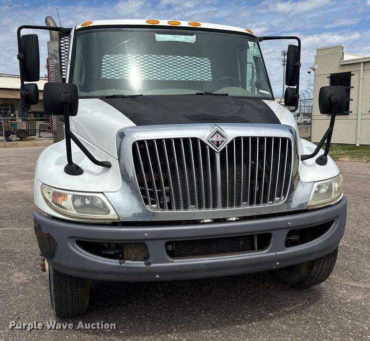 image for item EO0671 2009 International DuraStar 4300 dump flatbed truck