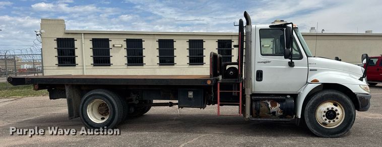 image for item EO0671 2009 International DuraStar 4300 dump flatbed truck