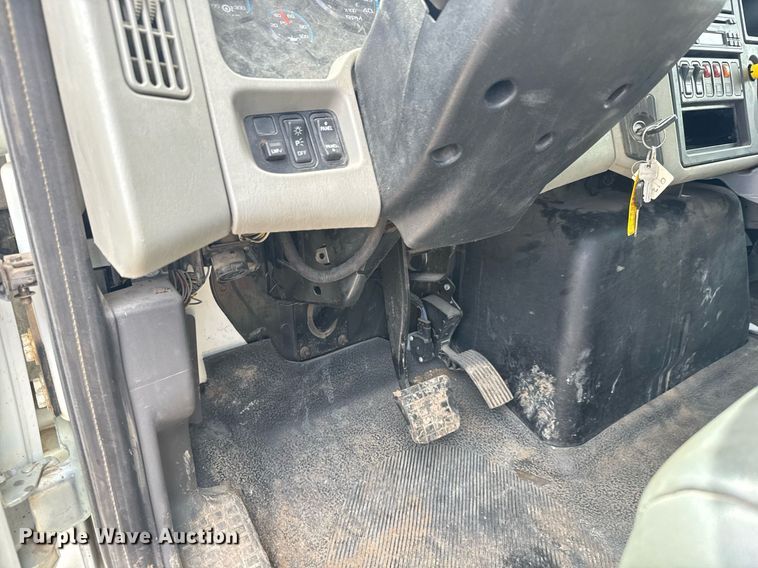 image for item EO0671 2009 International DuraStar 4300 dump flatbed truck