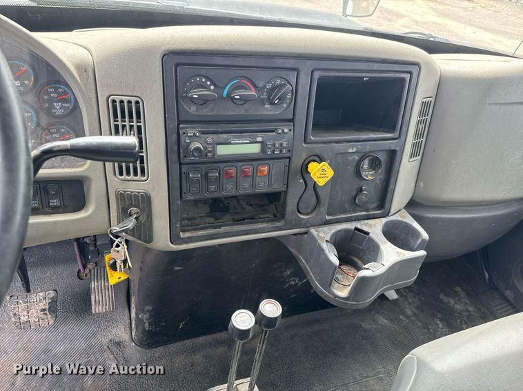 image for item EO0671 2009 International DuraStar 4300 dump flatbed truck