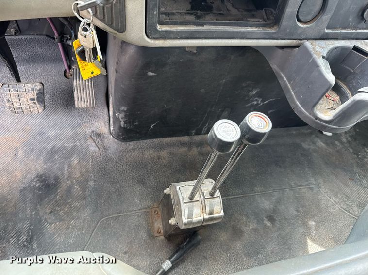 image for item EO0671 2009 International DuraStar 4300 dump flatbed truck