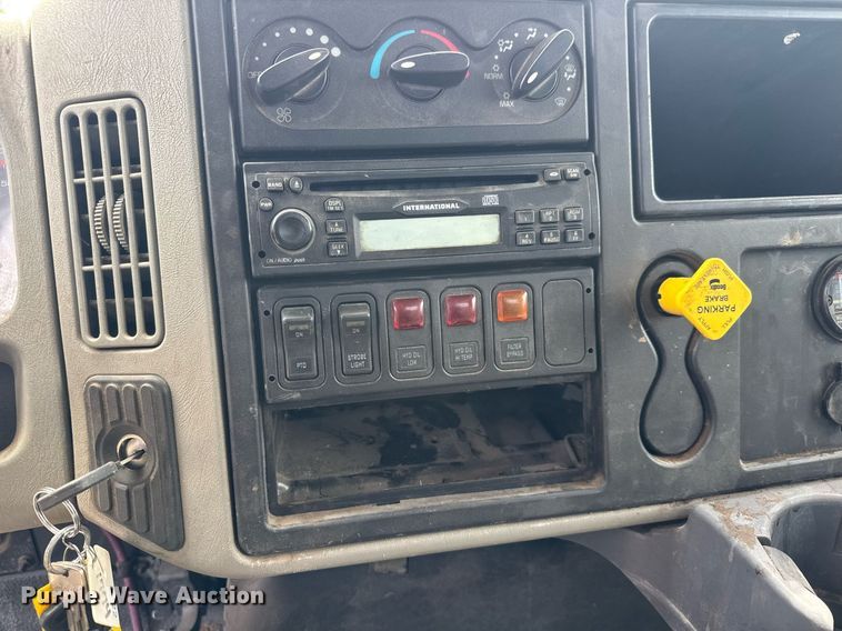 image for item EO0671 2009 International DuraStar 4300 dump flatbed truck