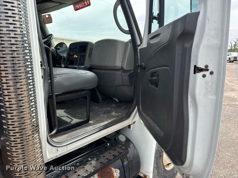 image for item EO0671 2009 International DuraStar 4300 dump flatbed truck