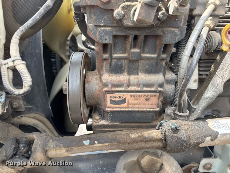 image for item EO0671 2009 International DuraStar 4300 dump flatbed truck