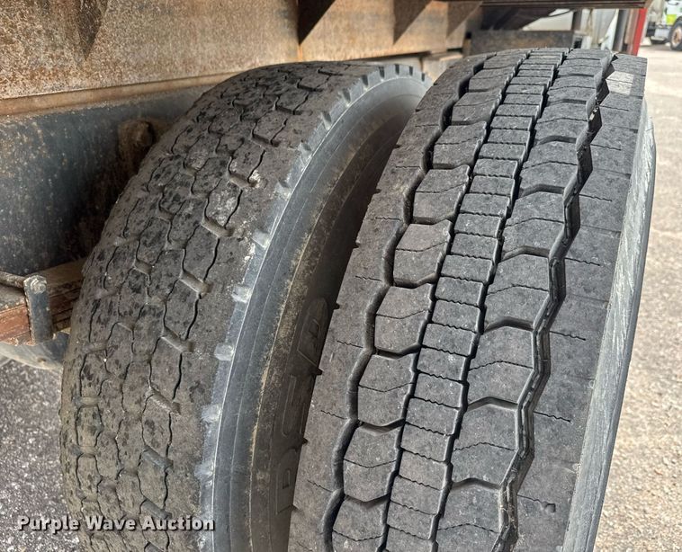 image for item EO0671 2009 International DuraStar 4300 dump flatbed truck