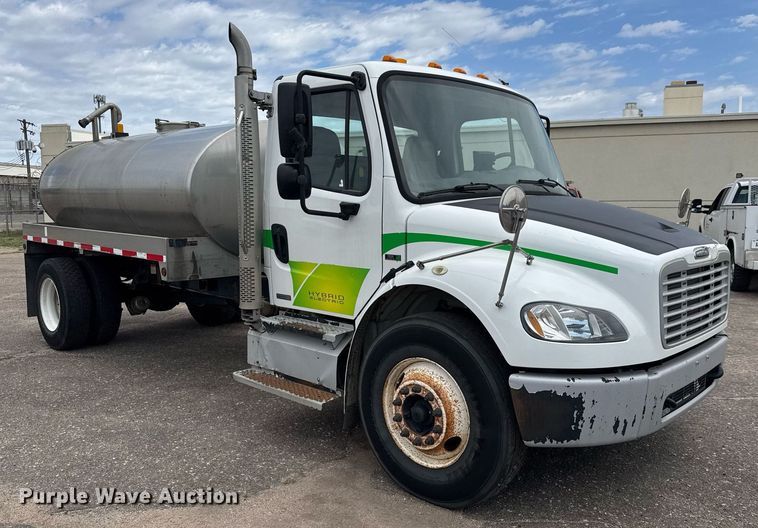 image for item EO0672 2014 Freightliner Business Class M2 tank truck