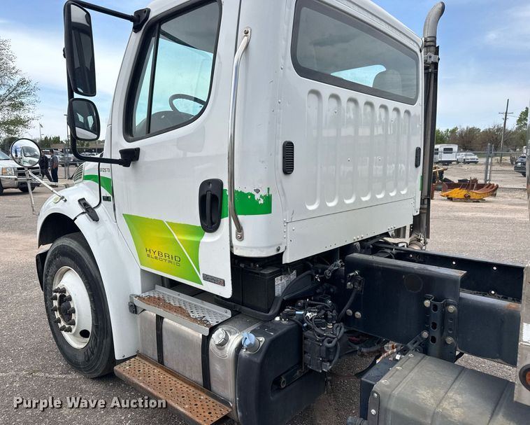 image for item EO0672 2014 Freightliner Business Class M2 tank truck