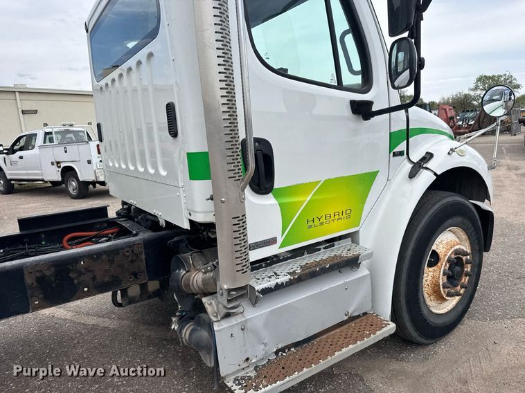 image for item EO0672 2014 Freightliner Business Class M2 tank truck