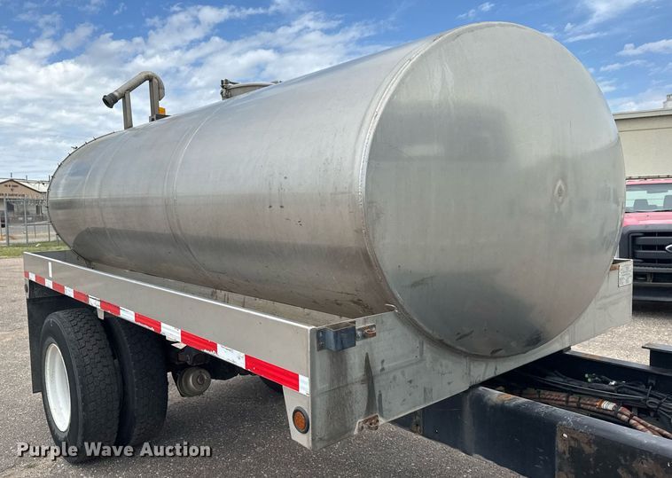 image for item EO0672 2014 Freightliner Business Class M2 tank truck