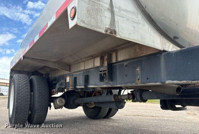 image for item EO0672 2014 Freightliner Business Class M2 tank truck